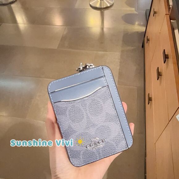 NWT Coach CW883 Zip Card Case In Signature Canvas In Silver/Chambray - Picture 1 of 5